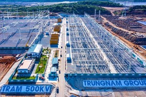 Công trình điện tư nhân thuộc diện áp dụng giá bán điện cố định (FIT) muốn chuyển giao cho EVN phải được Chủ tịch UBND tỉnh hoặc. Bộ trưởng bộ Công thương xác lập quyền sở hữu toàn dân sau đó giao lại cho EVN vận hành