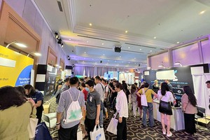 Hàng chục gian hàng của các sàn chứng khoán quốc tế, Forex núp bóng hội thảo công nghệ triển lãm để dụ người dân tham gia đầu tư