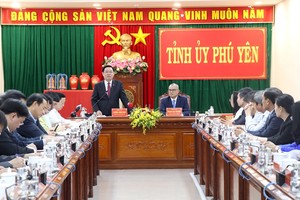 Chủ tịch Quốc hội Vương Đình Huệ làm việc với Ban Thường vụ Tỉnh ủy Phú Yên.