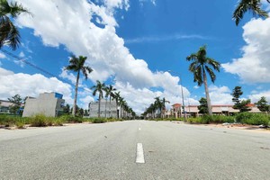 Cận cảnh khu đô thị vắng “hơi người” tại Bình Dương