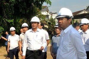 Bí thư Tỉnh ủy Quảng Nam cùng đoàn công tác kiểm tra tiến độ giải phóng mặt bằng các công trình giao thông trọng điểm.