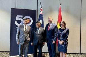 Bộ trưởng Bộ Kế hoạch và Đầu tư Nguyễn Chí Dũng gặp, làm việc với ông Pat Conroy, Bộ trưởng Phát triển quốc tế và Thái Bình Dương của Australia. (Ảnh: MPI)