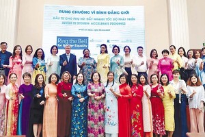 Phụ nữ Việt Nam hưởng ứng chiến dịch “Rung chuông vì bình đẳng giới”