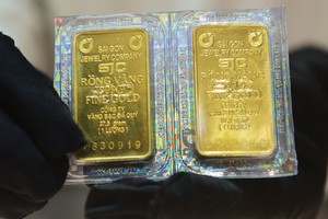 Giá vàng thế giới hiện tăng 30% so với cuối năm 2022, kéo giá vàng trong nước tăng theo