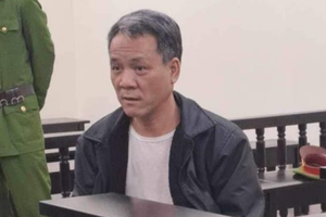 Bị cáo Vượng bị tuyên án 15 năm tù do đã lừa chạy dự án, chiếm đoạt hơn 5 tỷ đồng của đại diện các doanh nghiệp.