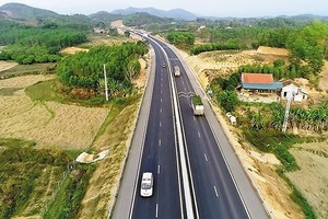 Sau 4 năm đưa vào khai thác, Dự án BOT cao tốc Bắc Giang - Lạng Sơn đang gặp hàng loạt vướng mắc, bất cập.
