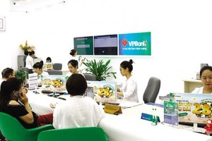 Nợ cũ chịu lãi vay cao: Doanh nghiệp than trời, ngân hàng đổ tại thủ tục