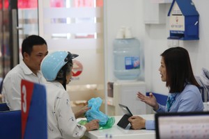 Theo quy định mới, ngân hàng bị cấm bán bảo hiểm kèm dịch vụ ngân hàng dưới mọi hình thức