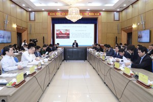 Tổ Biên tập của Tiểu ban kinh tế - xã hội họp phiên đầu tiên