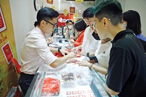 Giá vàng đang cao kỷ lục, nhưng các chuyên gia khuyến cáo nên thận trọng khi đầu tư vào kim loại quý này. Ảnh: Đức Thanh