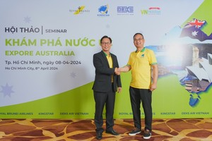 Ông Trần Giang San, Giám đốc Chi nhánh Tập đoàn Desk Air Việt Nam (bìa trái) cùng ông Herman, CEO Kingstar (bìa phải) tại Hội thảo "Khám phá nước Úc".