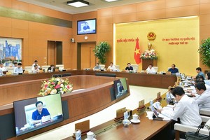 Phiên họp sáng 17/4 của Ủy ban Thường vụ Quốc hội.