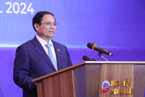 Thủ tướng Phạm Minh Chính cho rằng, cùng với chuyển đổi xanh, chuyển đổi số trở thành xu thế tất yếu, là những động lực tăng trưởng mới cho phát triển nhanh, bền vững. (Ảnh: VGP/Nhật Bắc)