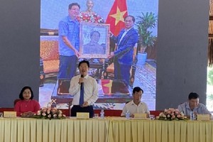 Phó chủ tịch UBND tỉnh Đồng Tháp, Trưởng ban tổ chức Lễ hội Sen Đồng Tháp lần 2/2024 phát biểu khai mạc Họp báo