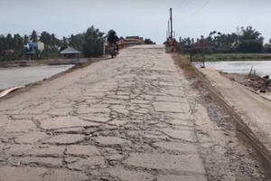 Quảng Ngãi: Đập ngăn mặn Hiền Lương xuống cấp, hàng trăm héc-ta đất canh tác ảnh hưởng