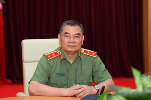 Trung tướng Tô Ân Xô đưa ra cảnh báo của Bộ Công an liên quan tới hành vi lừa đảo từ các nhóm chat, group đầu tư chứng khoán.