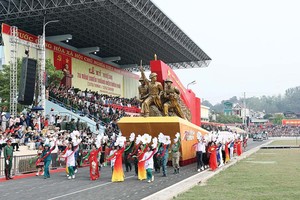 Sơ duyệt Lễ kỷ niệm 70 năm Chiến thắng Điện Biên Phủ Ảnh: Đức Thanh