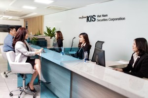 Chứng khoán KIS được vinh danh trong 10 thương hiệu dẫn đầu Việt Nam