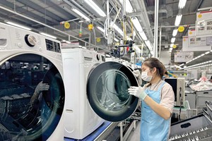 Dây chuyền sản xuất của LG Electronics Việt Nam Hải Phòng tại KCN Tràng Duệ. Ảnh: Lê Hiệp