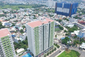 Tại TP.HCM, có hàng chục dự án nhà ở đang chờ cấp sổ hồng. Ảnh: Lê Toàn 