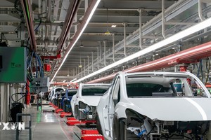 Dây chuyền lắp ráp xe ôtô tại cơ sở sản xuất của Tesla ở Austin, Mỹ. (Ảnh: AFP/TTXVN)