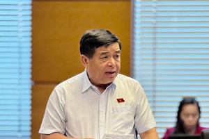 Bộ trưởng Bộ Kế hoạch và Đầu tư Nguyễn Chí Dũng phát biểu tại thảo luận tổ ngày 23/5. (Ảnh: MPI)