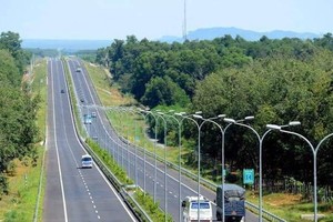 Để cao tốc “nuôi” cao tốc 