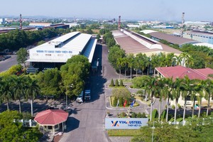 Công ty Liên doanh sản xuất thép Vinausteel (Thép Việt Úc) đang sử dụng hơn 5,5 ha đất xây dựng văn phòng làm việc, xưởng sản xuất, kho cán luyện thép, thời hạn đến hết năm 2025.