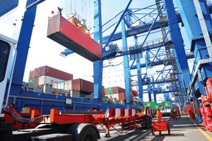 Xuất khẩu phục hồi, cán cân thương mại từ đầu năm đến 15/6 xuất siêu hơn 9 tỷ USD.