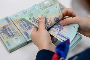 Chục ngân hàng tăng lãi suất huy động, Ngân hàng Nhà nước khẳng định tiếp tục điều hành lãi suất cho vay giảm