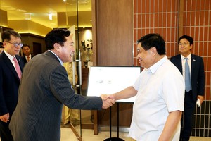 Bộ trưởng Bộ Kế hoạch và Đầu tư Nguyễn Chí Dũng đã có cuộc làm việc với Liên đoàn các doanh nghiệp nhỏ và vừa (KBIZ) và Ngân hàng Công nghiệp Hàn Quốc (IBK). Ảnh: MPI
