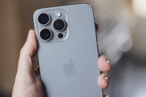 iPhone 16 Pro "lột xác" hoàn toàn với camera zoom quang 5x.