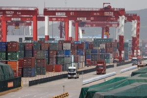 Bến container của cảng Thanh Đảo, tỉnh Sơn Đông, Trung Quốc. Ảnh: Reuters