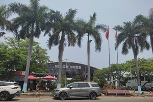 Ga đường sắt nằm ở khu vực trung tâm Thành phố Đà Nẵng.