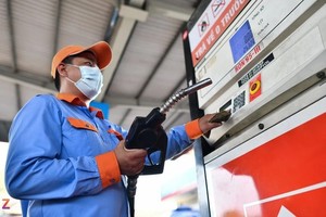 Phó thủ tướng Chính phủ Lê Minh Khái đề nghị Bộ Công thương nghiên cứu việc thành lập sàn giao dịch xăng dầu. 