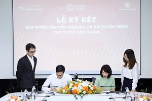 Đại diện Văn Phú – Invest và New Goldsun thực hiện ký kết hợp đồng chuyển nhượng một phần dự án The Terra – Bắc Giang