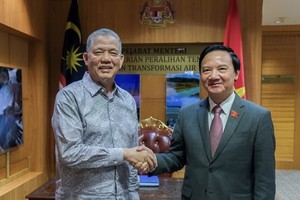 Phó Chủ tịch Quốc hội Nguyễn Khắc Định gặp Phó Thủ tướng Malaysia Dato Sri Haji Fadillah bin Haji Yusof.