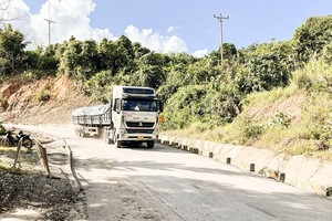 Một đoạn Quốc lộ 15D qua Quảng Trị.