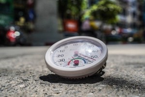 Tiêu thụ điện những ngày nắng nóng lại tăng mạnh