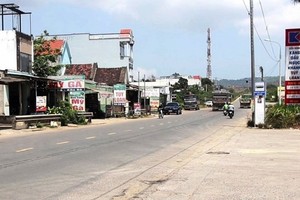 Quốc lộ 14B 'khuyết' vỉa hè, Đà Nẵng xử lý thế nào?