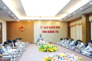 Phó chủ tịch UBND tỉnh Quảng Trị Lê Đức Tiến chủ trì cuộc họp