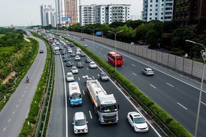 Một đoạn cao tốc Pháp Vân - Cầu Giẽ đang được khai thác với quy mô 6 làn xe.