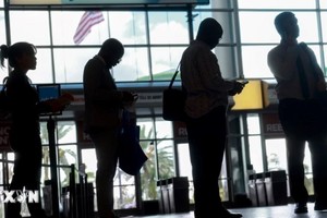 Người lao động đăng ký tìm việc tại hội chợ việc làm ở Sunrise, bang Florida (Mỹ). (Ảnh: Getty Images/TTXVN)