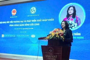 Thứ trưởng Bộ Công Thương Phan Thị Thắng phát biểu khai mạc Hội nghị.