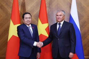 Chủ tịch Duma Quốc gia Quốc hội Liên bang Nga Vyacheslav Victorovich Volodin và Chủ tịch Quốc hội Trần Thanh Mẫn tại cuộc hội đàm. Ảnh: TTXVN