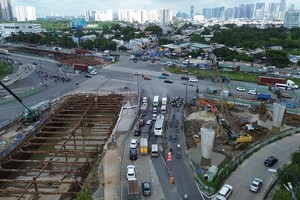 Thi công nút giao An Phú - Ảnh: Lê Quân