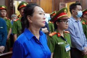 Bị cáo Trương Mỹ Lan, cựu Chủ tịch HĐQT Tập đoàn Vạn Thịnh Phát tại toà.