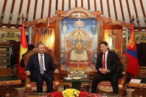 Tổng Bí thư, Chủ tịch nước Tô Lâm hội đàm hẹp với Tổng thống Mông Cổ Khurelsukh. Ảnh: TTXVN 