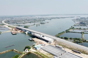 Dự án thành phần 1 thuộc Dự án Hoàn thiện đường ven biển 129 có tổng vốn đầu tư 1.076 tỷ đồng.