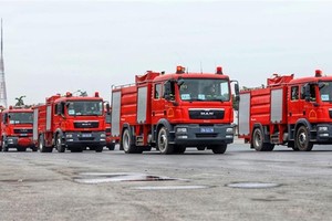 Xe chữa cháy của lực lượng Cảnh sát phòng cháy, chữa cháy và cứu nạn được huy động đi làm nhiệm vụ chữa cháy có tín hiệu ưu tiên được miễn thu phí sử dụng đường bộ cao tốc.